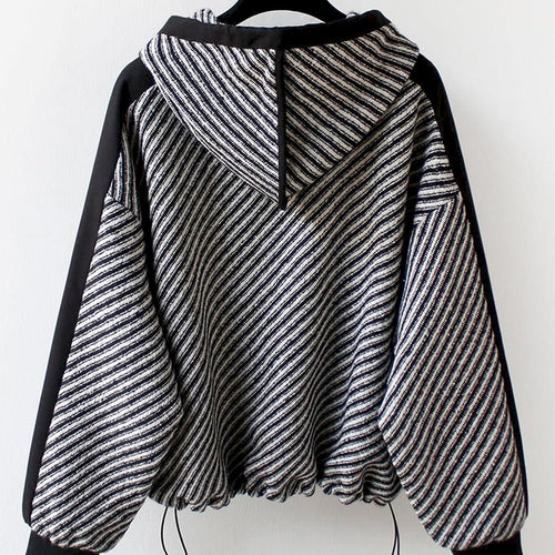 EB | Gestreifter Kapuzenpullover