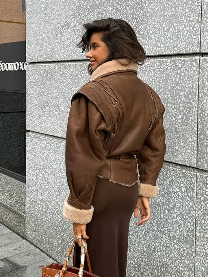 EB | Braune Lederjacke mit Fell und Gürtel