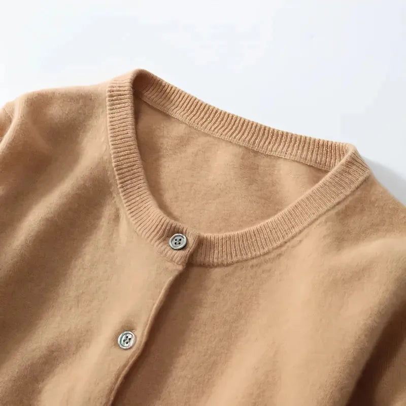 EB | Klassische Strickjacke