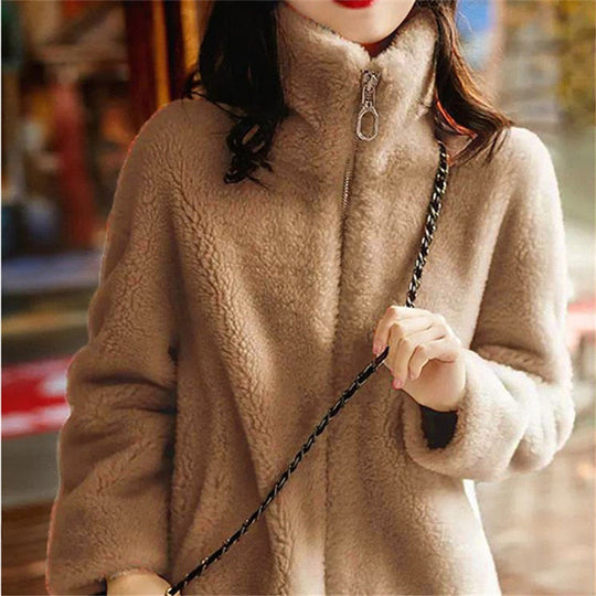 EB | Modische und Minimalistische Jacke