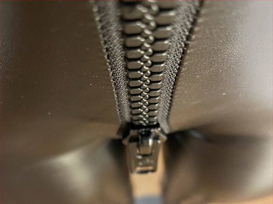 EB | Matte hose mit Reißverschluss hinten
