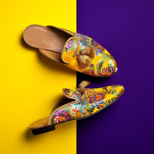 Schuhe mit floralen Quasten EB