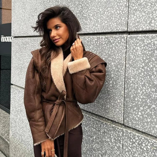 EB | Stylische Kunstlederjacke mit Teddy Futter und Schnürdetails