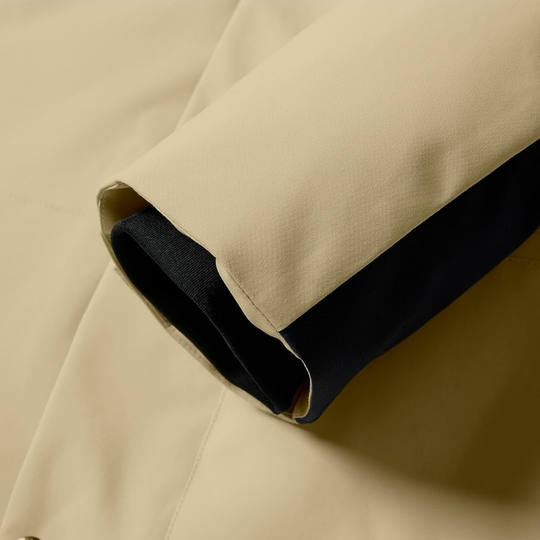 EB | Damen mit Kapuze und Taschen