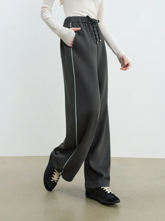 EB | Damen Outfit mit Kontrastfarbiger Cropped Jacke und Bequemen Hosen