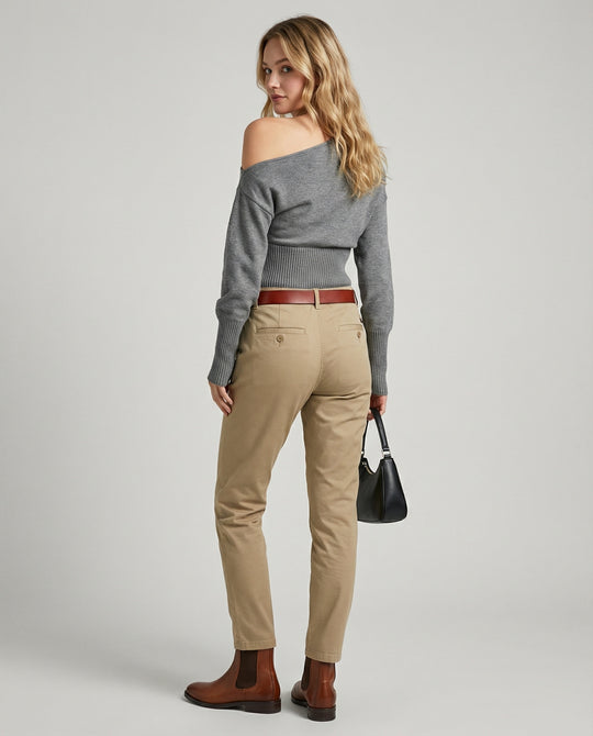 Taillierter Damen Strickpullover mit schräger Schulter in modernem Design