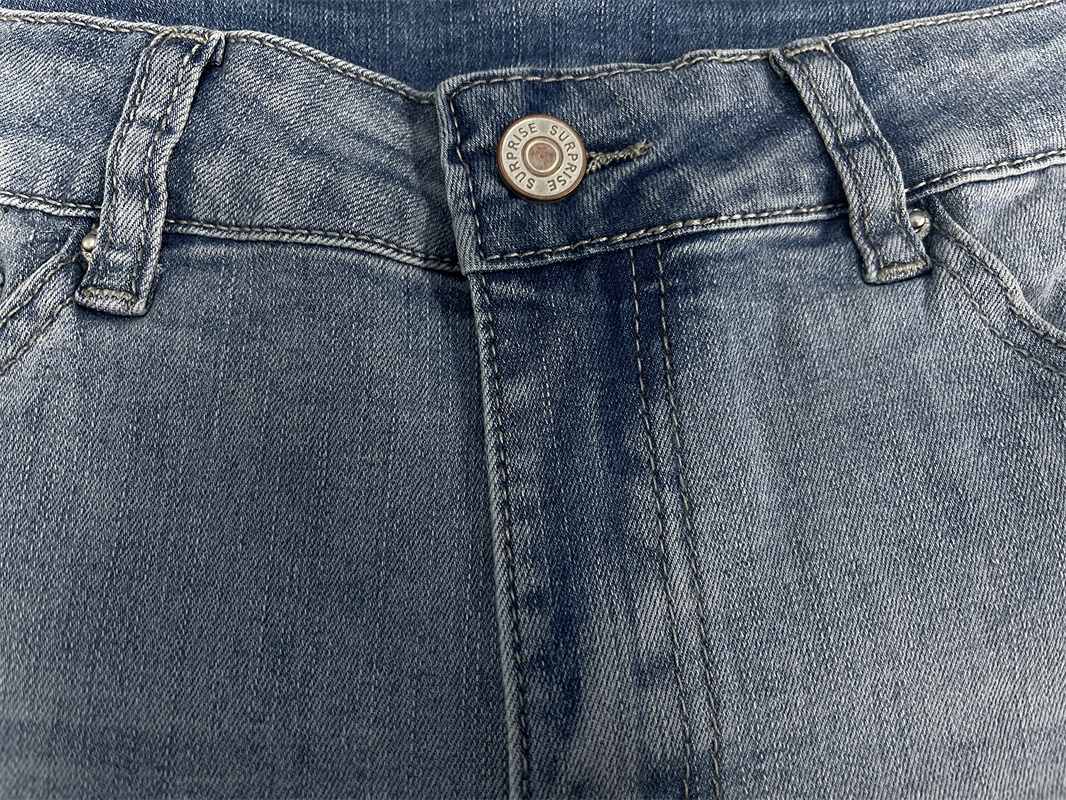 EB | Beinabschluss Ripped Jeans Shorts