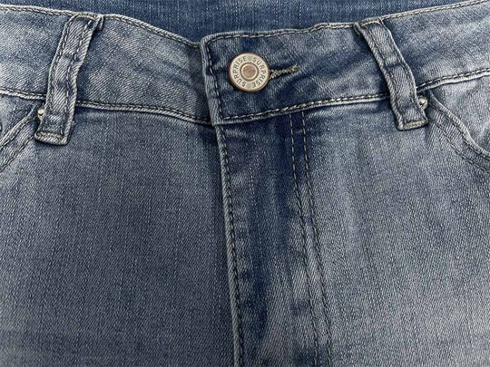 EB | Beinabschluss Ripped Jeans Shorts