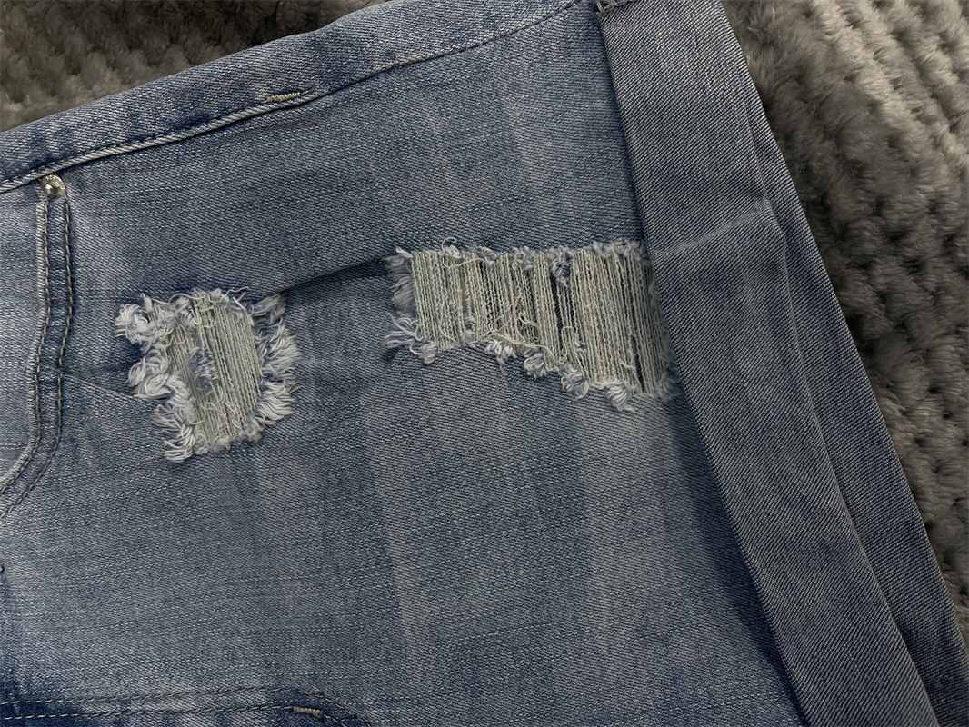 EB | Beinabschluss Ripped Jeans Shorts