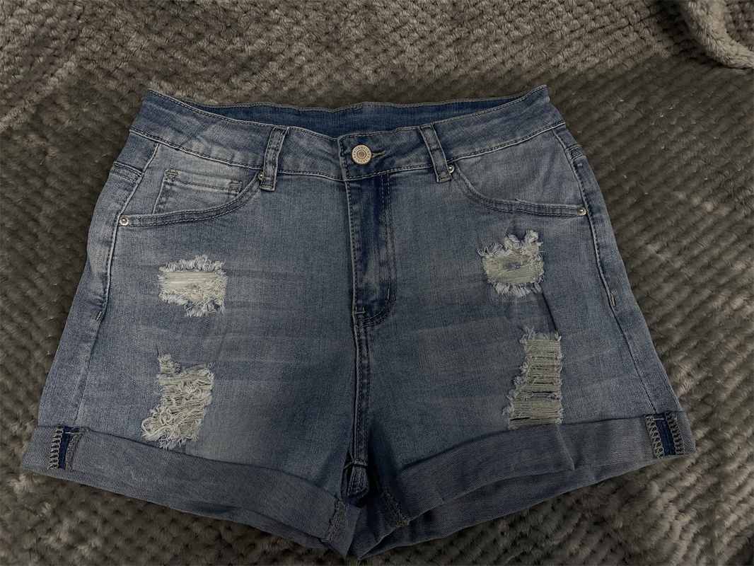 EB | Beinabschluss Ripped Jeans Shorts