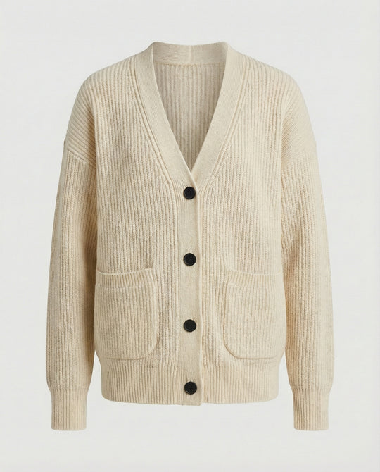 Weit geschnittene Strickjacke mit aufgesetzten Taschen und markanter Knopfleiste EB