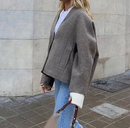 EB | Trendige Kurze Jacke Minimalistisches Design Elegant und Modern