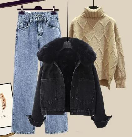 EB | Drei Teiliger Satz Bestehend Aus Jeans, Einer Jeansjacke und Einem Gestrickten Pullover mit Hohem Kragen