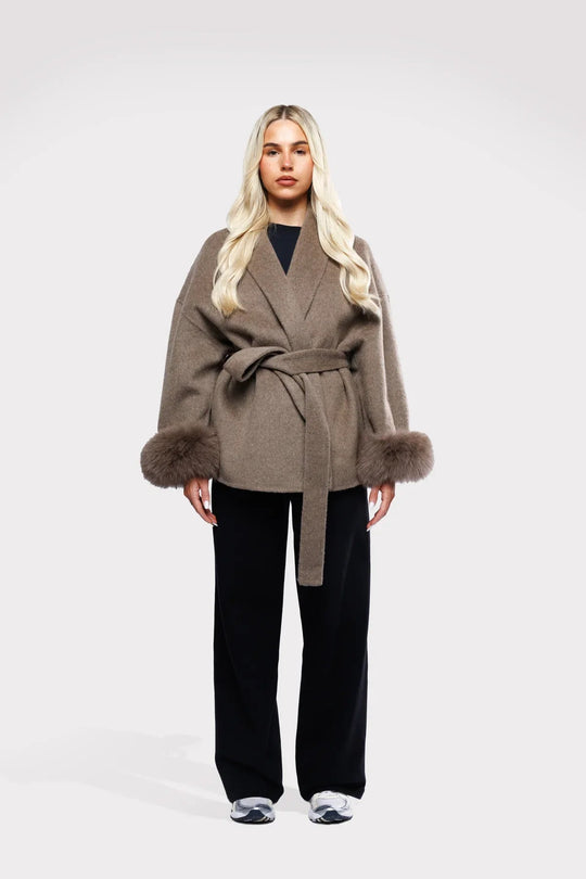 EB | Damen Wickelmantel mit luxus Kunstfell und zeitlosem Design
