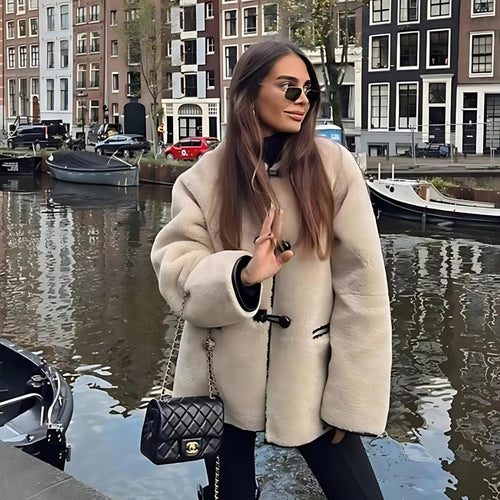 EB | Zeitgenössische Strickjacke