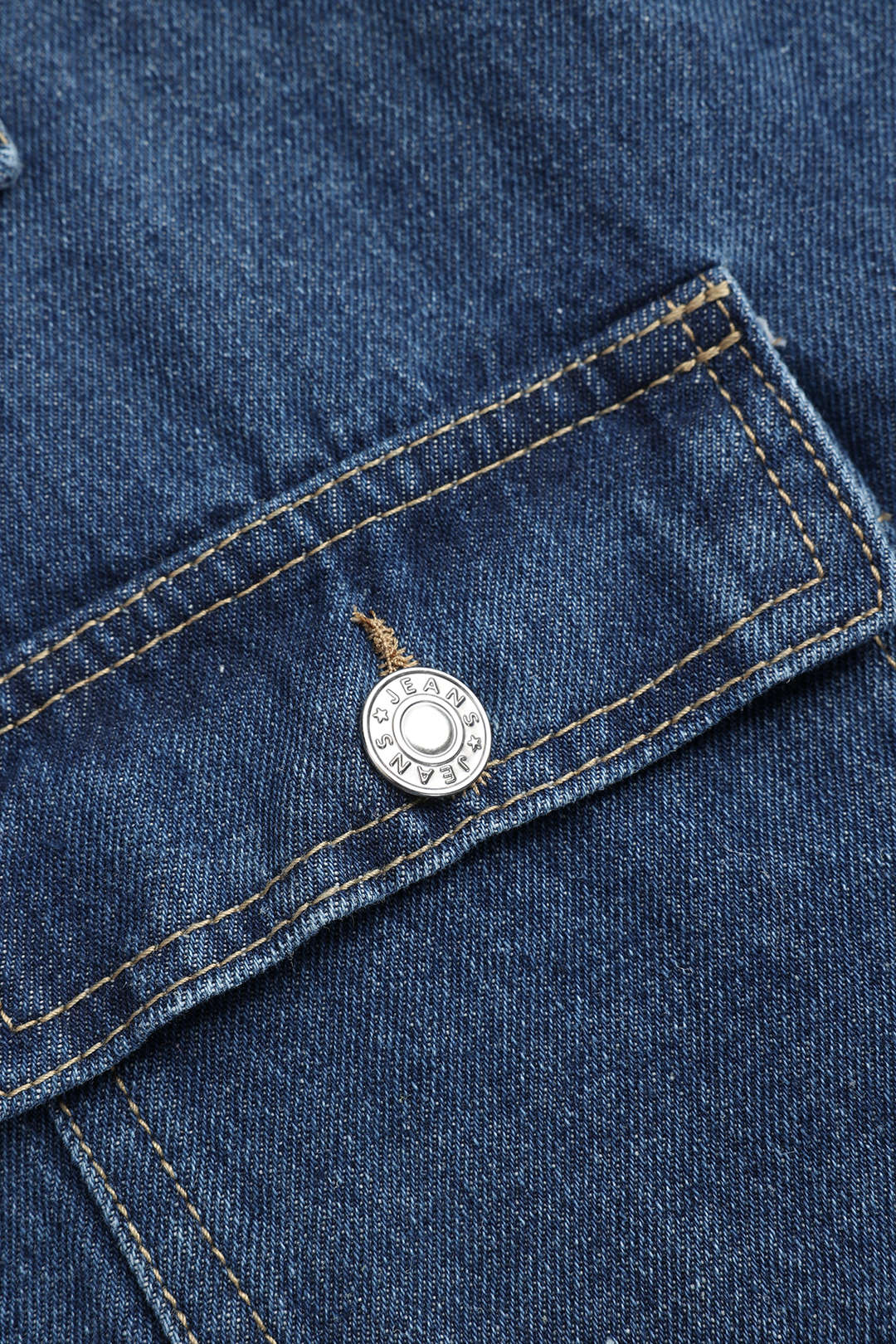 EB | Taillierte Denim Jacke Modern und Vielseitig