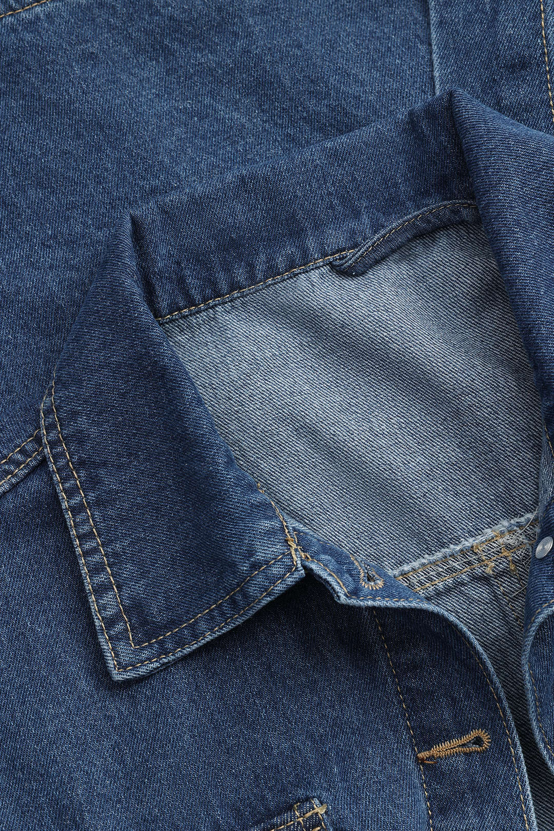 EB | Taillierte Denim Jacke Modern und Vielseitig