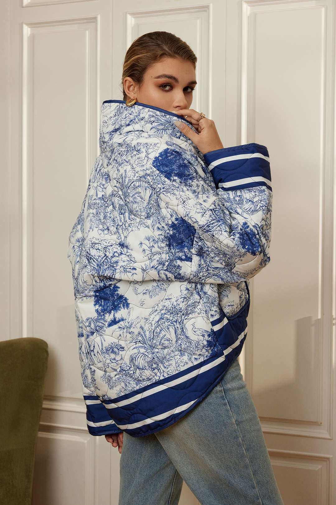 EB | Geblümte Steppjacke mit Blauem Print Stilvoll und Gemütlich