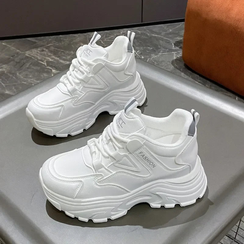 Ultramoderne Weiße Sneakers EB