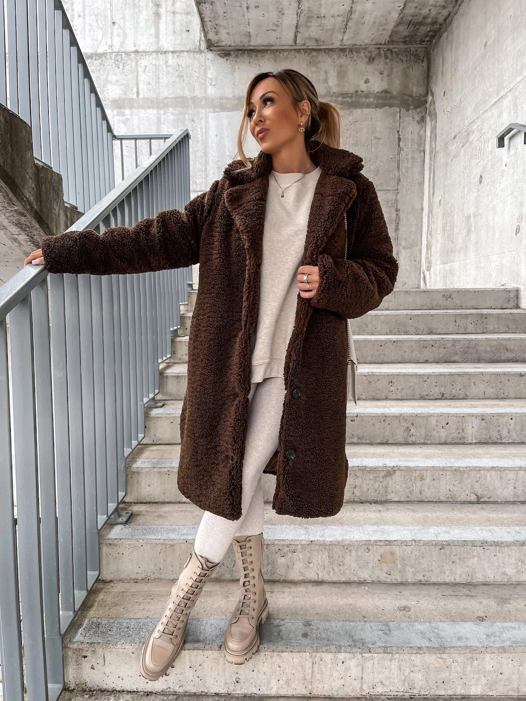 EB | Langer Mantel Weiches Teddy-Fleece Kapuze & Knopfverschluss Lockere Passform