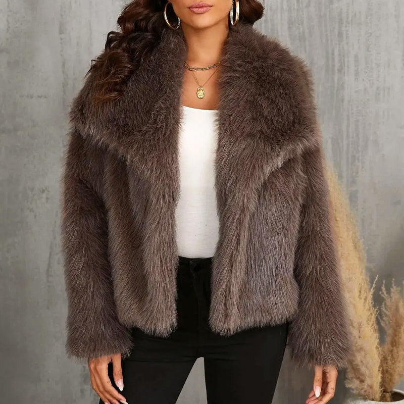 EB | Kurz Geschnittene Faux-Fur-Jacke mit Übergroßem Kragen
