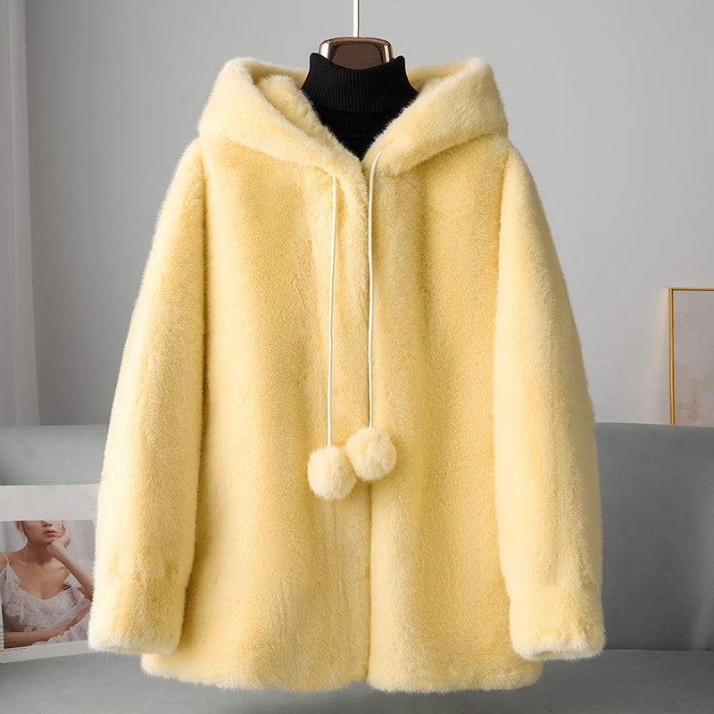 EB | Faux-Fur-Hoodie mit Pom-Details