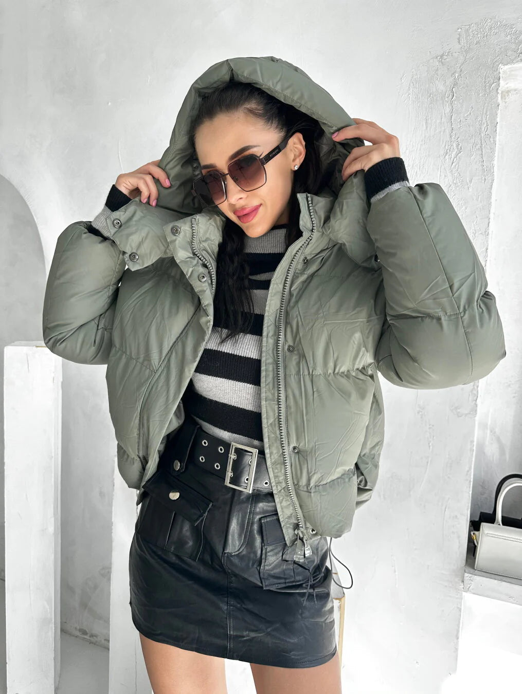 EB | Damen Gefütterte Pufferjacke mit Hohem Kragen und Glänzender Verarbeitung