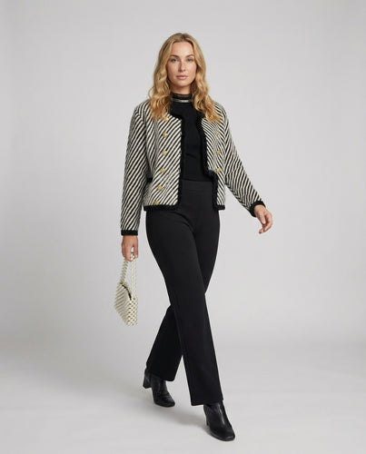 Zweiteiliges Bouclé-Set mit kurzer Strickjacke und Feinstrick-Midirock EB