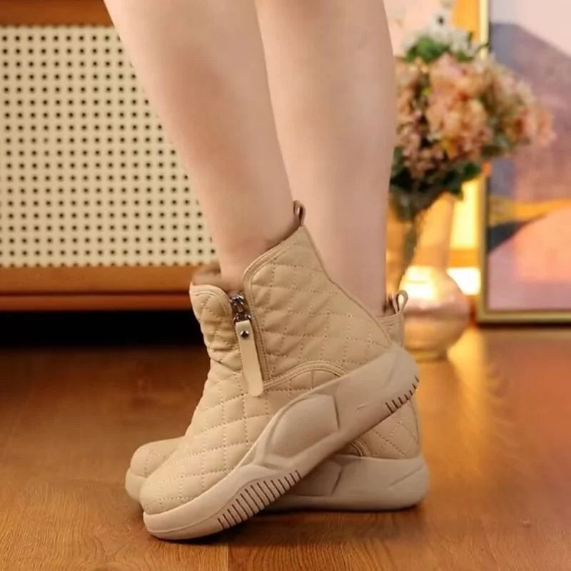 EB | Kurze Stiefel mit Kette An Der Seite