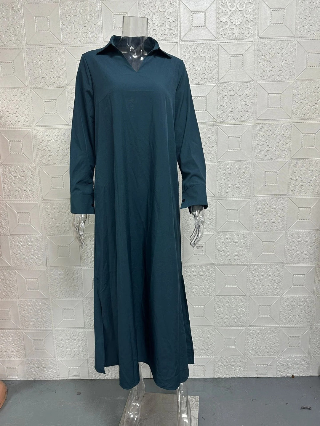 EB | Langärmeliges Kleid mit V-Ausschnitt Damenbekleidung