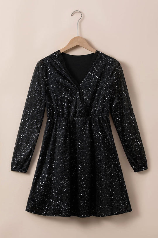 Elegante schwarze Glitzerkleid mit Netzbespannung