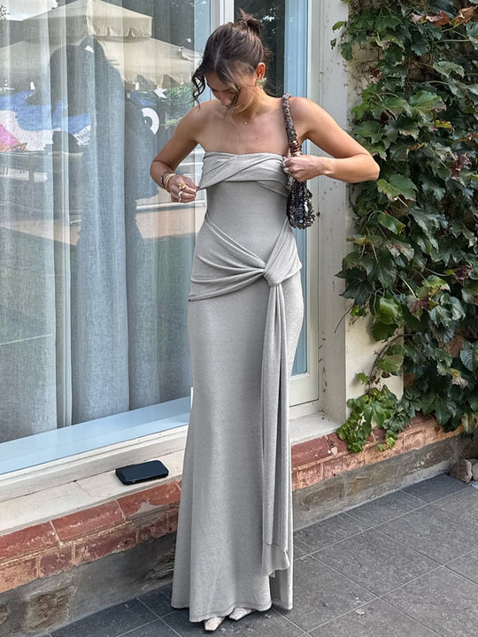 EB | Einfarbiges ärmelloses Kleid mit hoher Taille und Ein-Wort-Ausschnitt