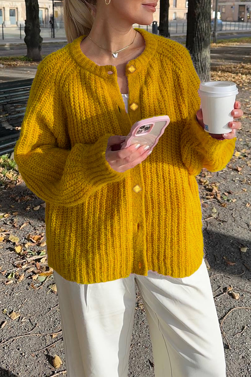 EB | Lässiger Strickpullover mit Knöpfen und Rundhalsausschnitt. Oberbekleidung