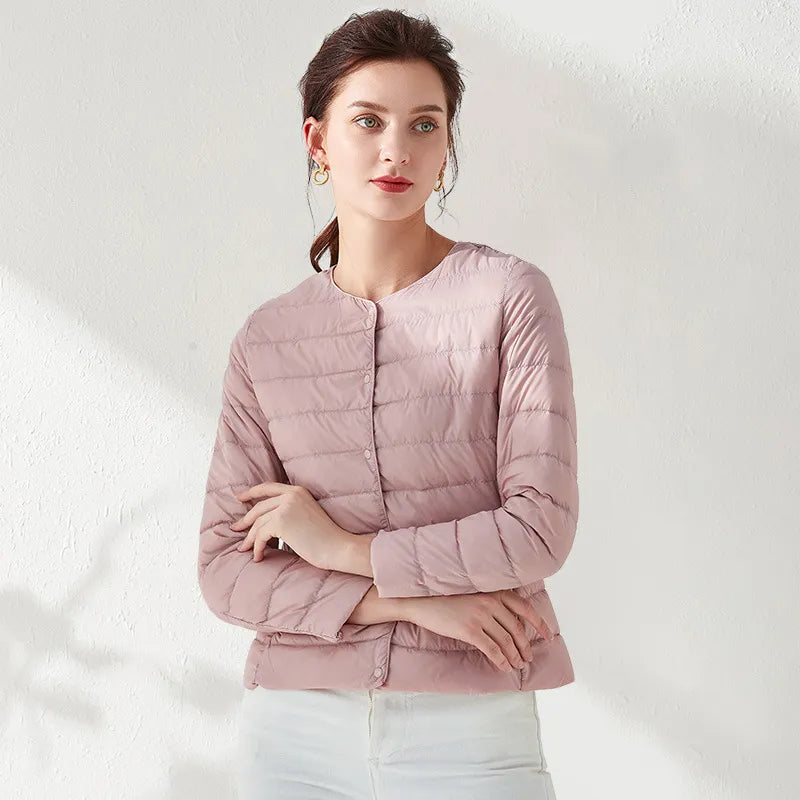 EB | Leichte, kragenlose und figurbetonende Damen-Daunenjacke