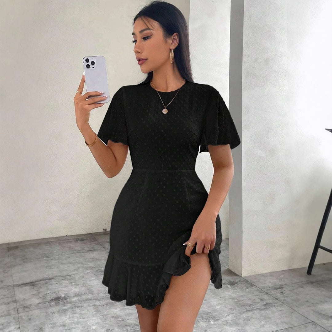 EB | Dreidimensionales Kleid mit Rüschenrand und Punkten