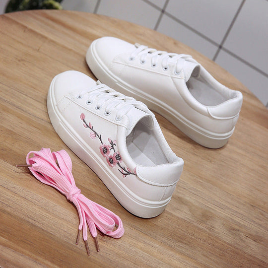 Casual Chic | Niedrige Damensneaker EB