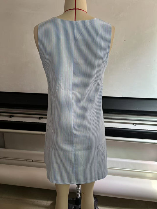 EB | Gestreiftes Kleid mit Knopfleiste