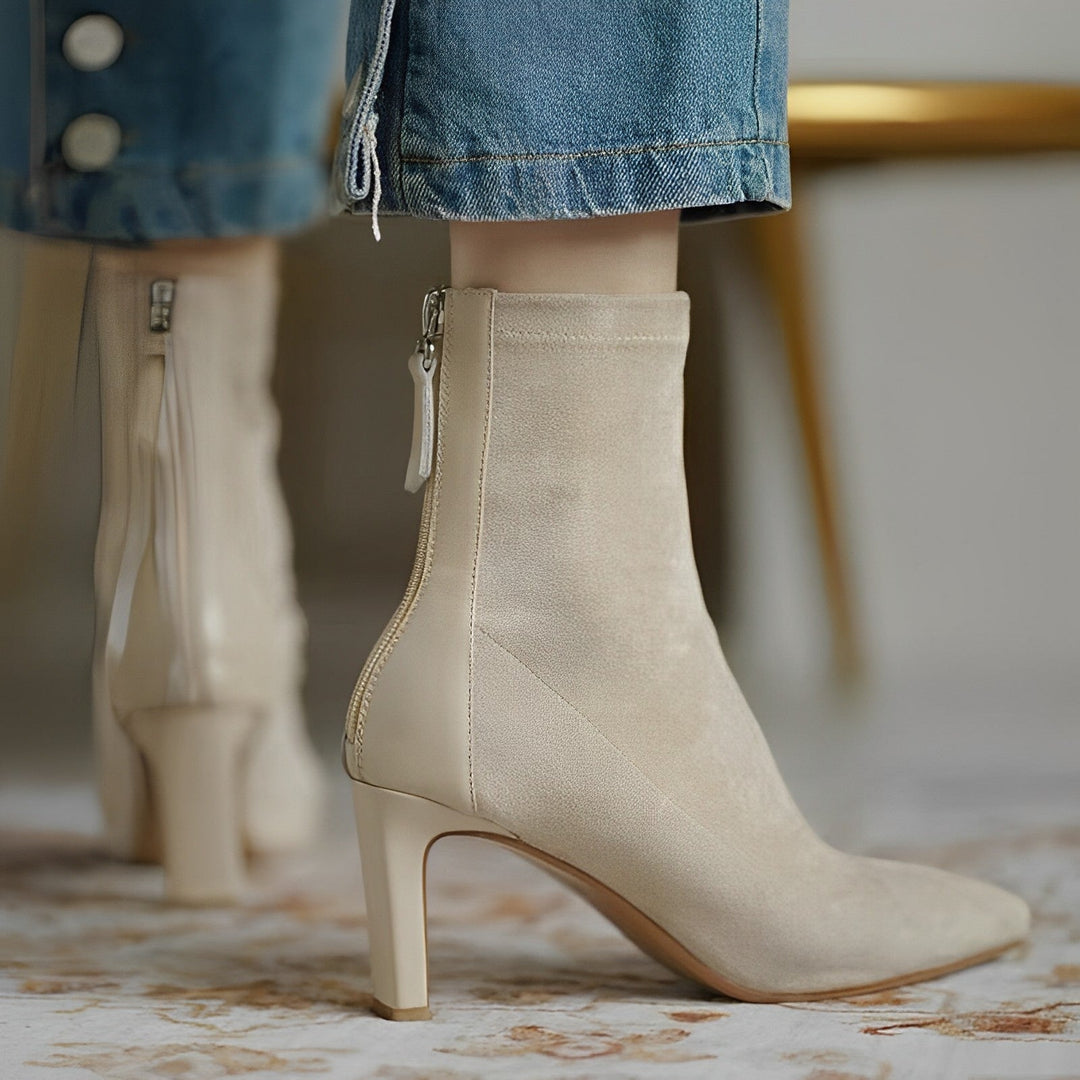 Freja Stilvolle Spitzstiefel mit Hohem Absatz und Reißverschluss EB
