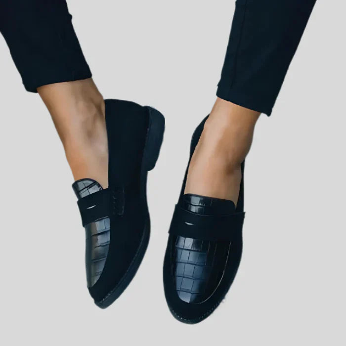 Elegante Schwarze Schuhe mit Glänzendem Finish und Musterdesign EB