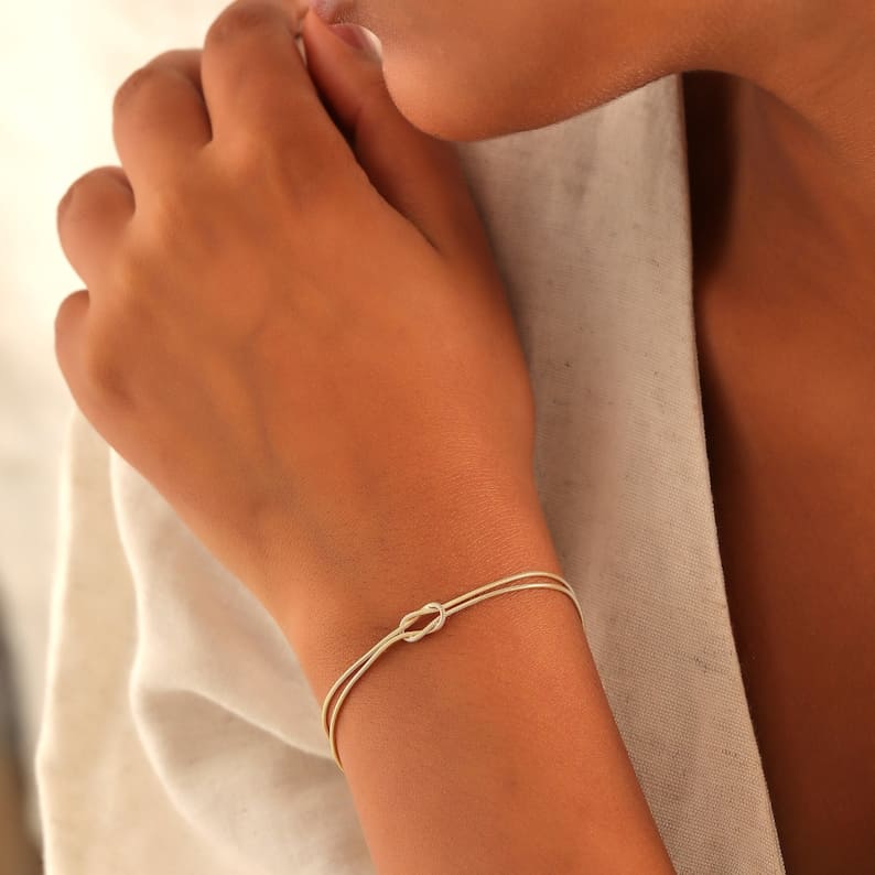 EB | Elegantes Liebesknoten Armband für Damen
