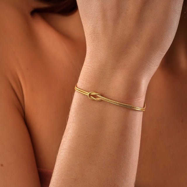EB | Elegantes Liebesknoten Armband für Damen