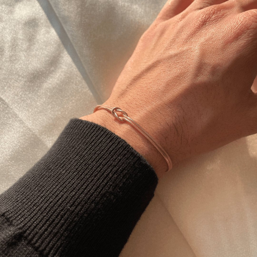EB | Elegantes Liebesknoten Armband für Damen