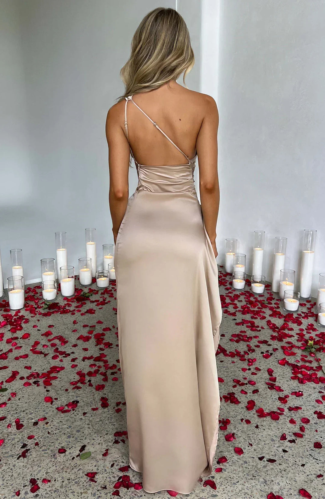 EB | Elegantes Ein-Schulter-Kleid mit Schlitz