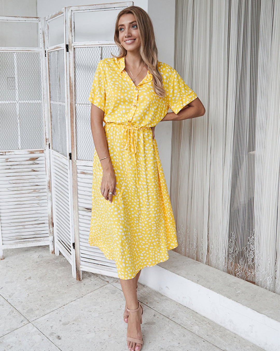 EB | Polka-Dot-Kleid mit V-Ausschnitt und Knöpfen