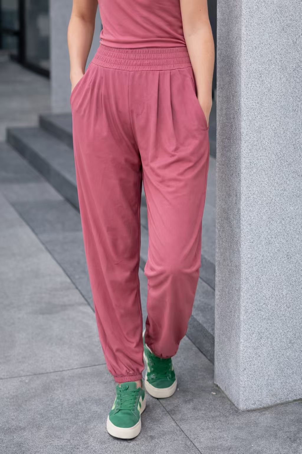 Damen Bequeme und luftige Stoffhose mit elastischem Bund EB