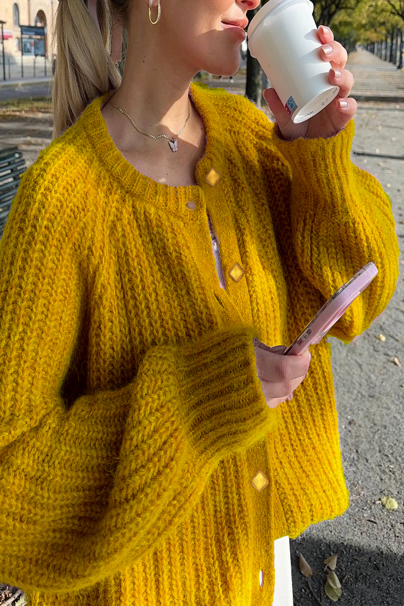 EB | Lässiger Strickpullover mit Knöpfen und Rundhalsausschnitt. Oberbekleidung