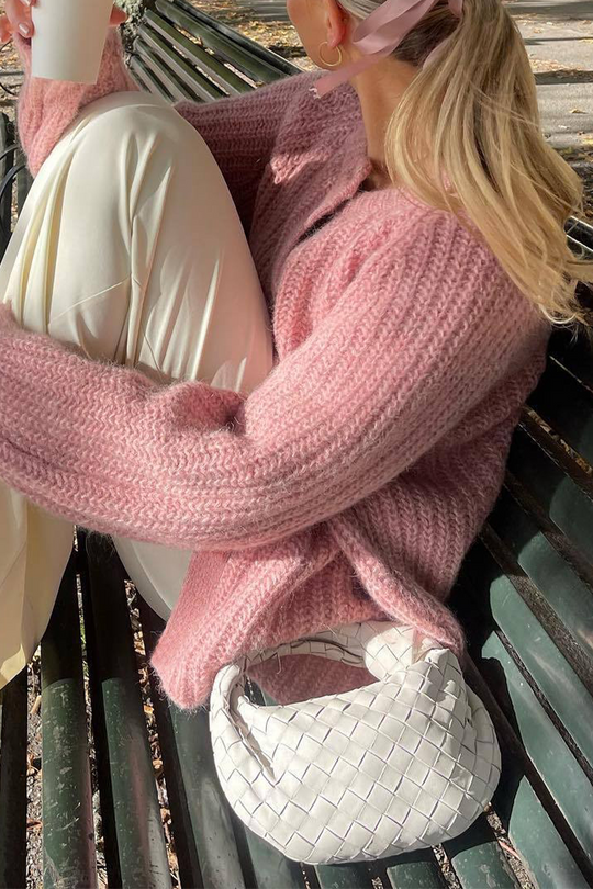 EB | Lässiger Strickpullover mit Knöpfen und Rundhalsausschnitt. Oberbekleidung
