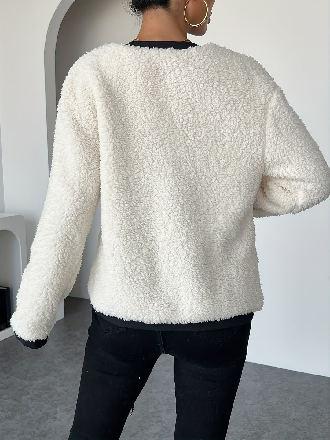 EB | Kurze Teddyjacke mit Kontrastkanten Polyester Stilvoll und Bequem