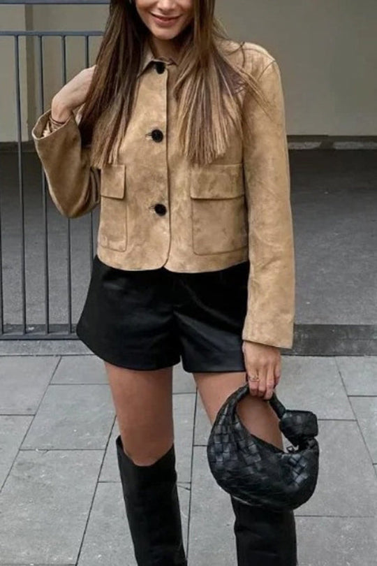 EB | Knopfverschluss Pocket Faux Suede Crop Jacke