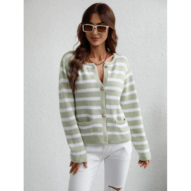 EB | Gemütlicher Grobstrickpullover mit Knopfblende und Seitentaschen